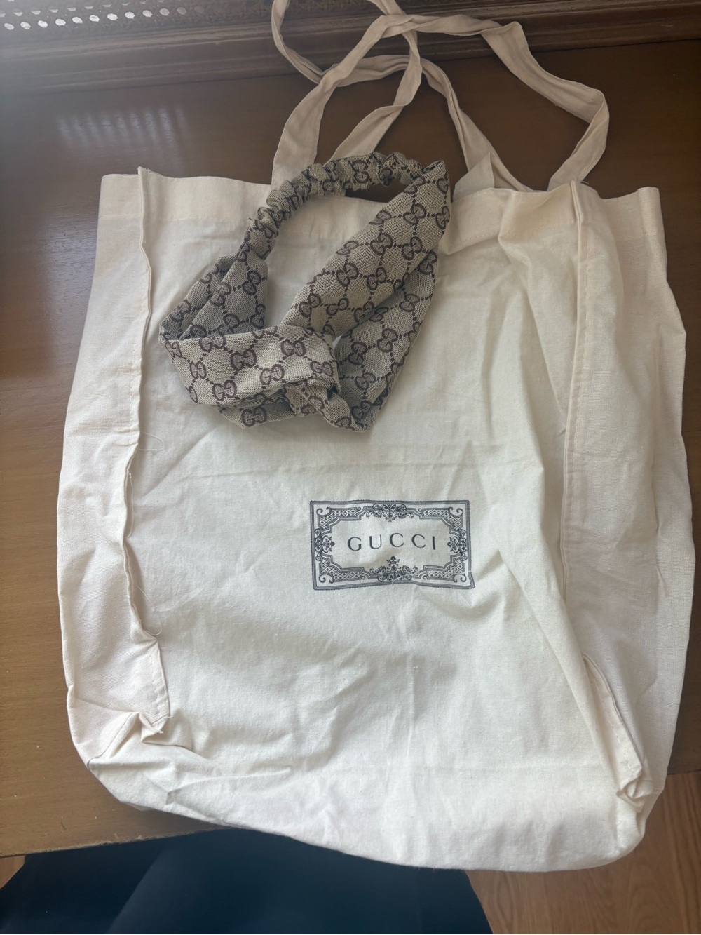 Vtg Gucci head wrap with bag no tag - Picture 4 of 9